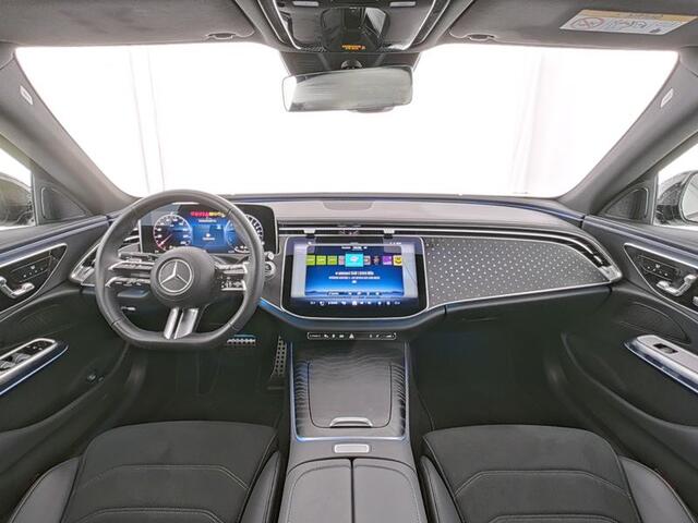 Mercedes-Benz E-KLASSE 300 e AMG Plug-In Hybride AMG Line | Night Pakket | Panorama Schuif-Kanteldak | 20 Inch AMG Velgen. Inclusief 24 maanden MB Certified garantie voor Europa.