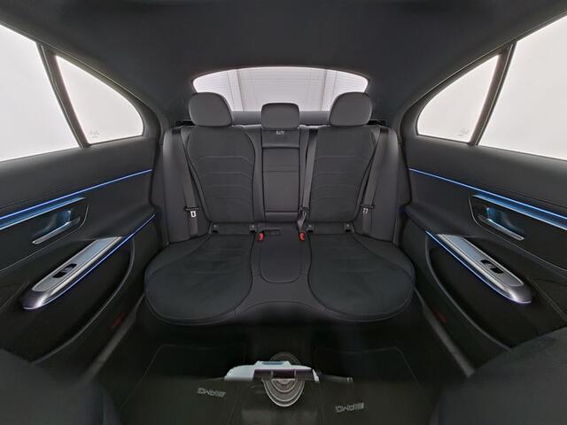 Mercedes-Benz E-KLASSE 300 e AMG Plug-In Hybride AMG Line | Night Pakket | Panorama Schuif-Kanteldak | 20 Inch AMG Velgen. Inclusief 24 maanden MB Certified garantie voor Europa.