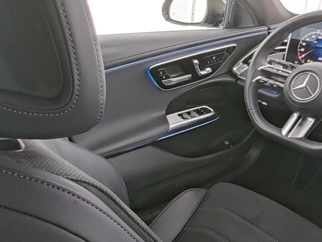 Mercedes-Benz E-KLASSE 300 e AMG Plug-In Hybride AMG Line | Night Pakket | Panorama Schuif-Kanteldak | 20 Inch AMG Velgen. Inclusief 24 maanden MB Certified garantie voor Europa.