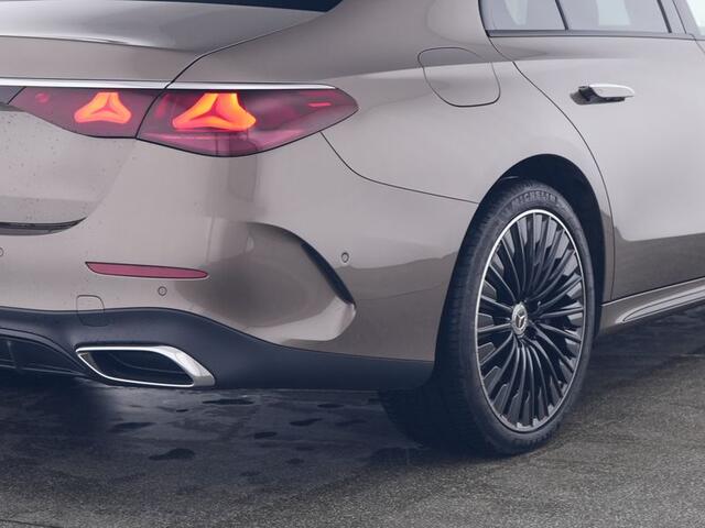 Mercedes-Benz E-KLASSE 300 e AMG Plug-In Hybride AMG Line | Night Pakket | Panorama Schuif-Kanteldak | 20 Inch AMG Velgen. Inclusief 24 maanden MB Certified garantie voor Europa.