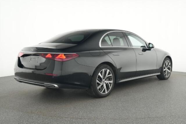 Mercedes-Benz E-KLASSE 300 e Plug-In Hybride 360° camera | Alarm | Actieve afstandsassistent DISTRONIC | Stoelventilatie/-verwarming vooraan. Inclusief 24 maanden MB Certified garantie voor Europa.