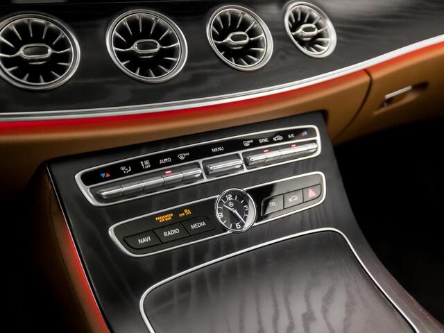 Mercedes-Benz E-KLASSE Coupé 200 AMG Sport 184Pk Automaat (SCHUIFDAK, NAVIGATIE, SFEERVERLICHTING, MEMORY SEATS, BURMESTER, 360 CAMERA, STOELVERWARMING, LEDER, ZWART HEMEL, NIEUWSTAAT)