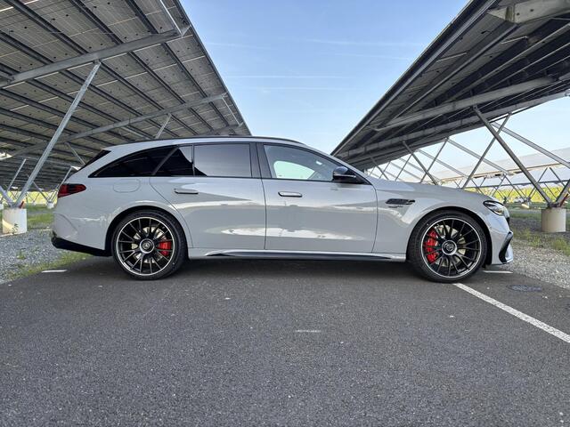 Mercedes-Benz E-KLASSE AMG 53 4MATIC+ Night Edition | Carbon interieur + exterieur | AMG performance stoelen | AMG Dynamic plus pakket | Panoramadak | Rijassistentiepakket + | Trekhaak | Stoelverwarming/ventilatie | Superscreen |