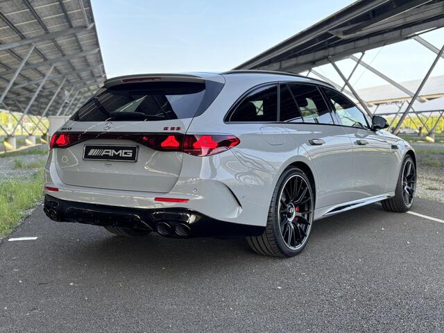 Mercedes-Benz E-KLASSE AMG 53 4MATIC+ Night Edition | Carbon interieur + exterieur | AMG performance stoelen | AMG Dynamic plus pakket | Panoramadak | Rijassistentiepakket + | Trekhaak | Stoelverwarming/ventilatie | Superscreen |