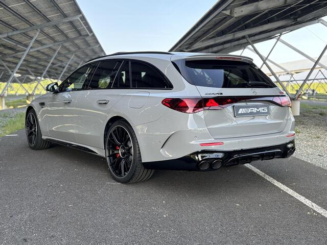 Mercedes-Benz E-KLASSE AMG 53 4MATIC+ Night Edition | Carbon interieur + exterieur | AMG performance stoelen | AMG Dynamic plus pakket | Panoramadak | Rijassistentiepakket + | Trekhaak | Stoelverwarming/ventilatie | Superscreen |