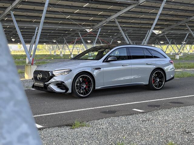 Mercedes-Benz E-KLASSE AMG 53 4MATIC+ Night Edition | Carbon interieur + exterieur | AMG performance stoelen | AMG Dynamic plus pakket | Panoramadak | Rijassistentiepakket + | Trekhaak | Stoelverwarming/ventilatie | Superscreen |