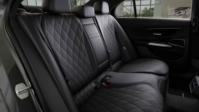 Mercedes-Benz E-KLASSE 300e Limousine AMG Line | Premium plus | Panorama-schuifdak | Burmester | Head up display | Akoestisch glas |