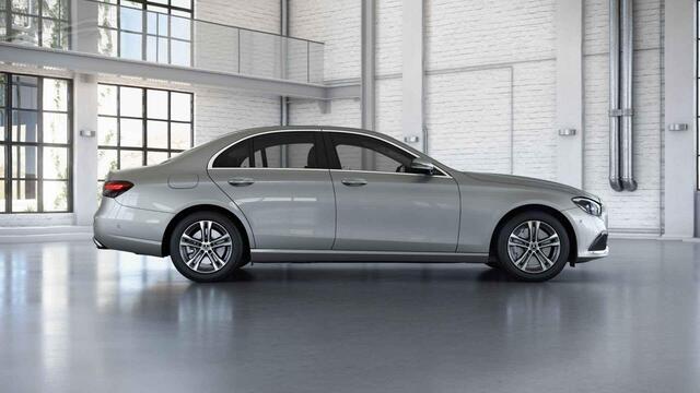 Mercedes-Benz E-KLASSE 300 Avantgarde | Luchtvering | Stoelverwarming | Sfeerverlichting | High Peformance LED | Dodehoekassistent |