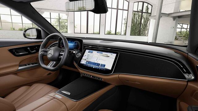 Mercedes-Benz E-KLASSE 300 e AMG Line | Bruin interieur | Memory stoelen | Zwarte hemel | 20 inch |