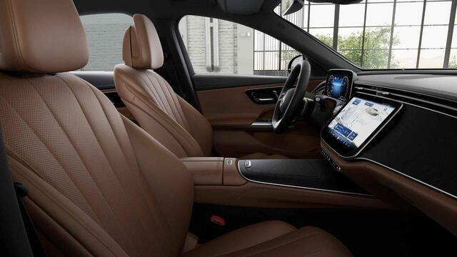 Mercedes-Benz E-KLASSE 300 e AMG Line | Bruin interieur | Memory stoelen | Zwarte hemel | 20 inch |