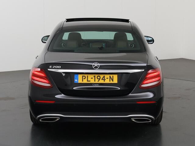 Mercedes-Benz E-KLASSE 200 Business Solution | Panoramadak | Sfeerverlichting | Widescreen | Agility Control | Rijassistentiepakket | Distronic | Stoelverwarming |
