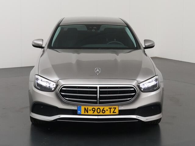 Mercedes-Benz E-KLASSE 300 Avantgarde | Luchtvering | Stoelverwarming | Sfeerverlichting | High Peformance LED | Dodehoekassistent |