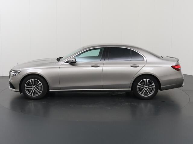 Mercedes-Benz E-KLASSE 300 Avantgarde | Luchtvering | Stoelverwarming | Sfeerverlichting | High Peformance LED | Dodehoekassistent |