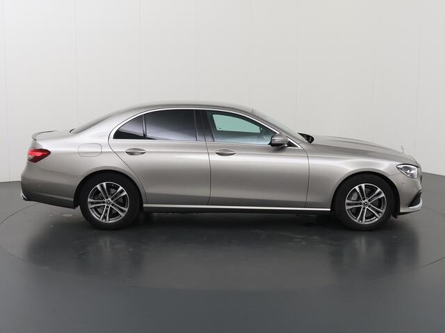 Mercedes-Benz E-KLASSE 300 Avantgarde | Luchtvering | Stoelverwarming | Sfeerverlichting | High Peformance LED | Dodehoekassistent |