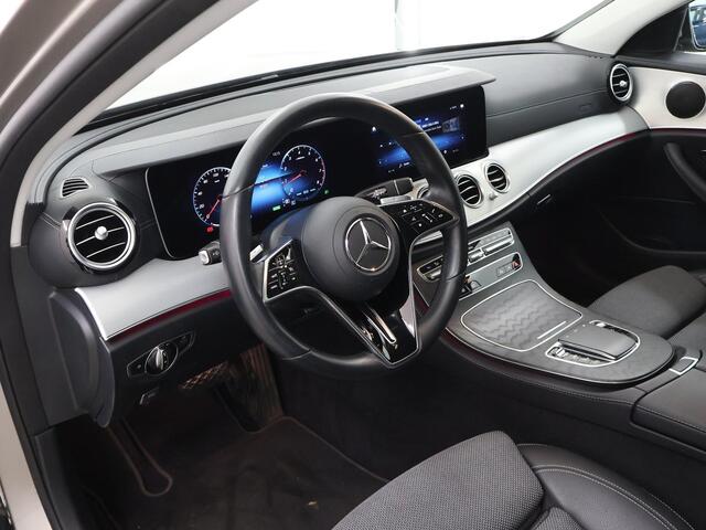 Mercedes-Benz E-KLASSE 300 Avantgarde | Luchtvering | Stoelverwarming | Sfeerverlichting | High Peformance LED | Dodehoekassistent |