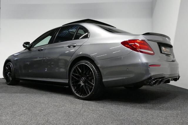 Mercedes-Benz E-KLASSE 300 e AMG Line / Orig. Nederlands / E63 AMG Diffuser / E63 AMG Grill / Maxton Design Bodykit V.2 / Panoramadak / Elektr. verstelbare voorstoelen + memory / Burmester Sound / Multibeam LED / Rondomzichtcamera / Apple Carplay - Android Auto / Stoelverwarmin
