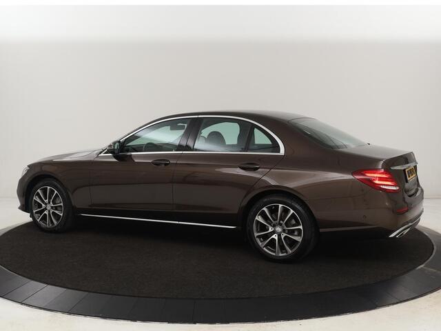 Mercedes-Benz E-KLASSE 350e Avantgarde | Leder | Luchtvering | Trekhaak | Stoelverwarming | Carplay | Camera | Sfeerverlichting | Navigatie | Full LED | Park Assist | PHEV | Plug In