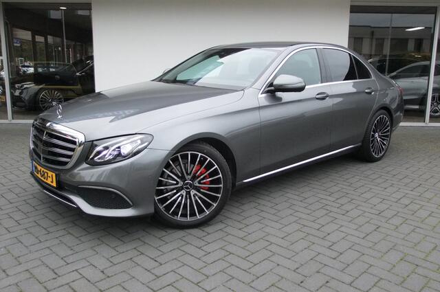 Mercedes-Benz E-KLASSE 220 d Ambition / Camera / Dodehoek/ Distronic / Widescreen/ Stoelverwarming