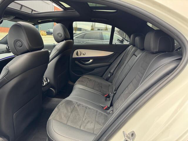 Mercedes-Benz E-KLASSE 300 e 4MATIC AMG Line | E300 Hybride | Pano | Matrix LED | Burmester | Night | Keyless | Adapt. Cruise | Trekhaak | 20 Inch | 360 | Carplay | DAB | Trekhaak | Sfeer | Dodehoek | Lane Assist | BTW | Dealer Onderhouden | Garantie