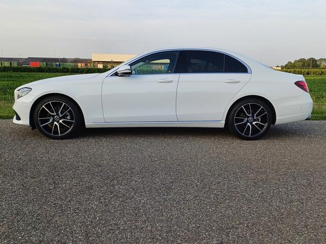 Mercedes-Benz E-KLASSE 200 Premium Prachtige auto!/Sfeerverlichting/Camera/