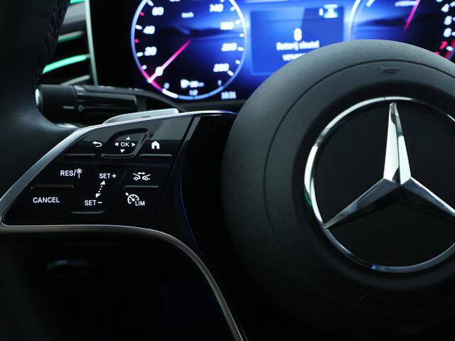 Mercedes-Benz E-KLASSE 300 e Luxury Line | Rijassistentiepakket plus | Keyless Go | Stuur- en Stoelverwarming | Apple CarPlay | Achteruitrijcamera | Inclusief 24 maanden MB Certified garantie voor Europa.