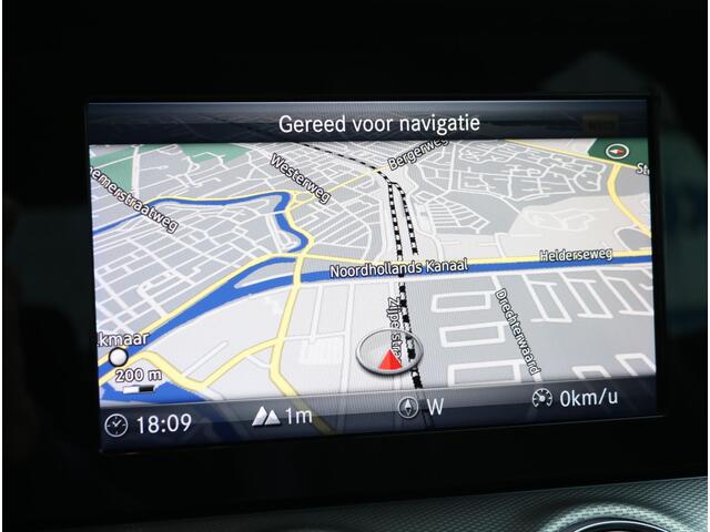 Mercedes-Benz E-KLASSE 200 Avantgarde | Widescreen | Schuifdak | Sfeerverlichting