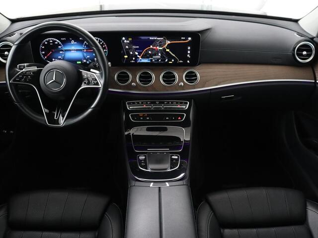 Mercedes-Benz E-KLASSE 300e Luxury Line | Leder | Stoelverwarming | Carplay | Sfeerverlichting | Full LED | Camera | Navigatie | Widescreen | Park Assist | PHEV | Plug In