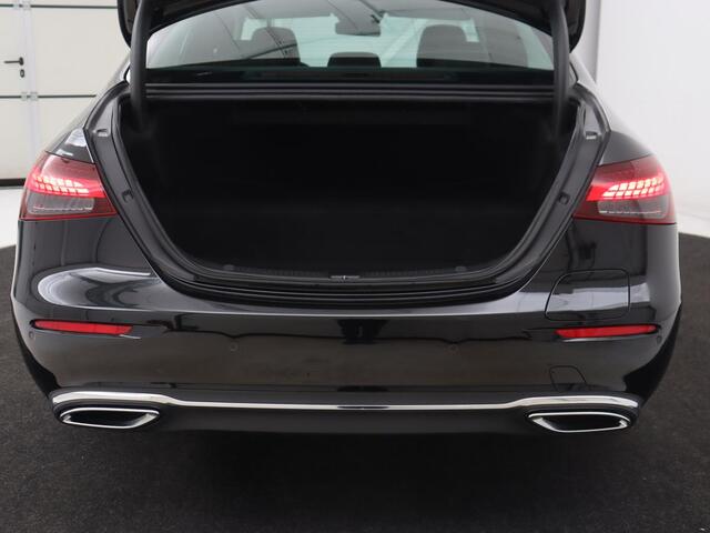 Mercedes-Benz E-KLASSE 300e Luxury Line | Leder | Stoelverwarming | Carplay | Sfeerverlichting | Full LED | Camera | Navigatie | Widescreen | Park Assist | PHEV | Plug In