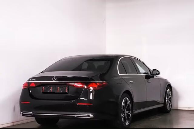 Mercedes-Benz E-KLASSE 300 e Avantgarde Distronic Trekhaak Memory Pakket 360 Camera Stuurverwarming Stoelverwarming