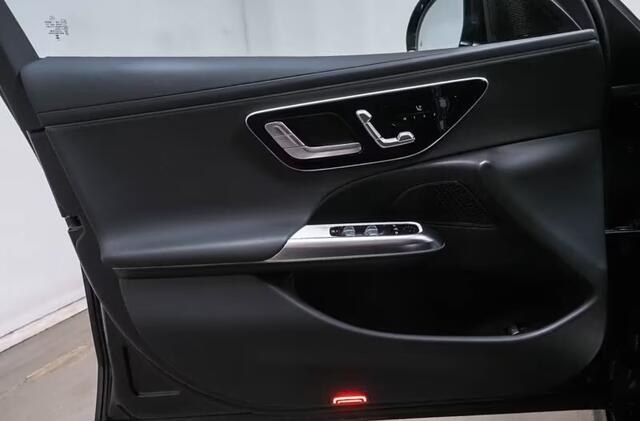 Mercedes-Benz E-KLASSE 300 e Avantgarde Distronic Trekhaak Memory Pakket 360 Camera Stuurverwarming Stoelverwarming