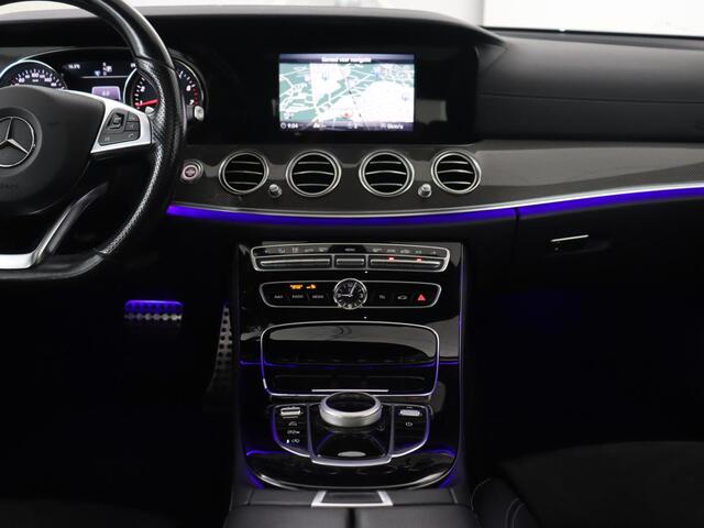 Mercedes-Benz E-KLASSE 200 AMG Line | 95.600km NAP | Panoramadak | Stoelverwarming | Sfeerverlichting | Camera | Navigatie | 19'' | Leder/Alcantara | Full LED | Park Assist | Sportstoelen
