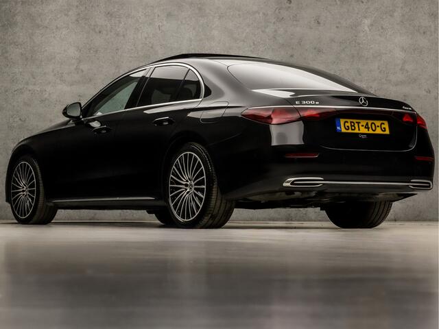 Mercedes-Benz E-KLASSE 300 e 4MATIC Exclusive Line 313Pk (PASSAGIER DISPLAY, PANORAMADAK, ACHTERAS STURING, LUCHTVERING, COMFORTSTOELEN, DIGITAL LIGHT, 1e EIGENAAR, NIEUWSTAAT)
