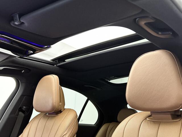 Mercedes-Benz E-KLASSE 400 e 4MATIC AMG Line Panoramadak, hyperscreen, head up display, multispaaks Inclusief 24 maanden MB Certified garantie voor Europa.