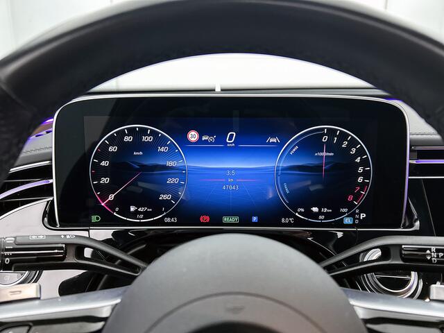 Mercedes-Benz E-KLASSE 400 e 4MATIC AMG Line Panoramadak, hyperscreen, head up display, multispaaks Inclusief 24 maanden MB Certified garantie voor Europa.