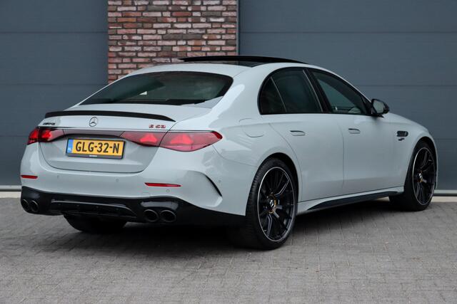 Mercedes-Benz E-KLASSE AMG 53 4MATIC+ Edition 1 | Hyperscreen | Achterasbesturing | AMG-performance Stoelen | Carbon | Distronic+ | Multicontourstoelen | Stoelventilatie | Zonnerollo's | HUD | 3D-Display |