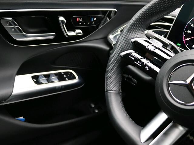 Mercedes-Benz E-KLASSE 300 e Sport Edition AMG Line | Panorama Schuif-Kanteldak | Distronic | Lederen bekleding | Alarm | Parkeerpakket met 360°-camera | 20 Inch AMG Velgen. Inclusief 24 maanden MB Certified garantie voor Europa.