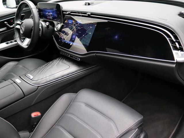 Mercedes-Benz E-KLASSE 300 e AMG Plug-In Hybride AMG Line | Panorama Schuif-Kanteldak | Widescreen Dashboard | Burmester® 4D surround sound system | Digil Licht. Inclusief 24 maanden MB Certified garantie voor Europa.
