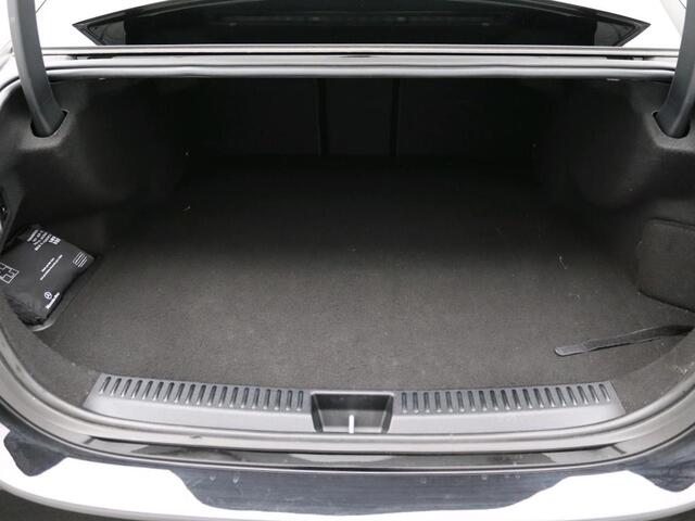 Mercedes-Benz E-KLASSE 300 e AMG Plug-In Hybride AMG Line | Panorama Schuif-Kanteldak | Widescreen Dashboard | Burmester® 4D surround sound system | Digil Licht. Inclusief 24 maanden MB Certified garantie voor Europa.