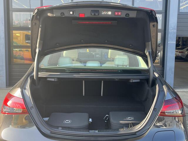 Mercedes-Benz E-KLASSE 300 e Luxury Line