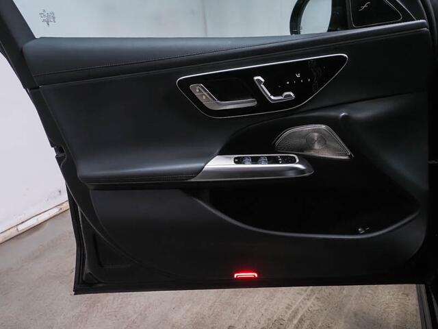 Mercedes-Benz E-KLASSE 300 e AMG Plug-In Hybride AMG Line | Night Pakket | Panorama Schif-Kanteldak | MBUX Superscreen | Burmester® | 20 Inch AMG Velgen. Inclusief 24 maanden MB Certified garantie voor Europa.