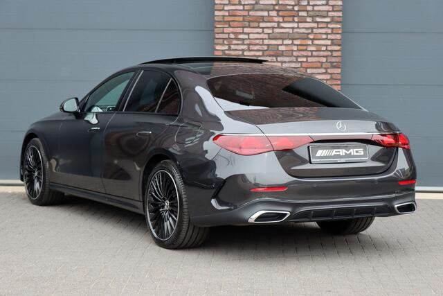 Mercedes-Benz E-KLASSE 400 e 4MATIC AMG Line | Hyperscreen | Luchtvering | Achterasbesturing | Distronic+ | HUD | Massage | Burmester | Nappa Leder | Trekhaak | Vlakkenverwarming | Stoelventilatie | Soft-Close |