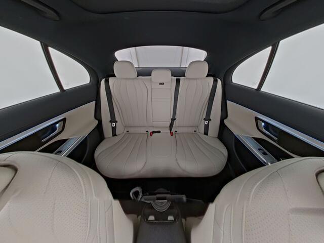 Mercedes-Benz E-KLASSE 300 e AMG Plug-In Hybride AMG Line | Night Pakket | Panorama Schuif-Kanteldak | MBUX Superscreen | Burmester® | 20 Inch AMG Velgen. Inclusief 24 maanden MB Certified garantie voor Europa.