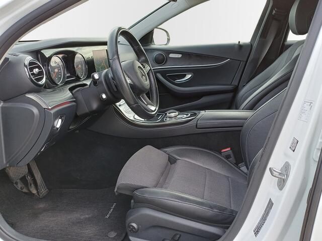 Mercedes-Benz E-KLASSE 200 Premium /Prachtige auto!/Sfeerverlichting/Camera/