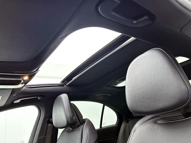 Mercedes-Benz E-KLASSE 300 e AMG Plug-In Hybride AMG Line | Panoramadak | Widescreen Dashboard | Burmester® 4D surround sound system | Digil Licht. Inclusief 24 maanden Mercedes-Benz Certified garantie voor Europa.