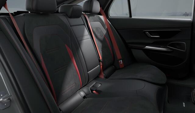 Mercedes-Benz E-KLASSE AMG 53 4MATIC+ Trekhaak - Panoramadak - AMG Dynamic PLUS Pakket - AMG Night Pakket II - Rijassistentiepakket Plus - MBUX Superscreen - Burmester® 4D - Memory Pakket -