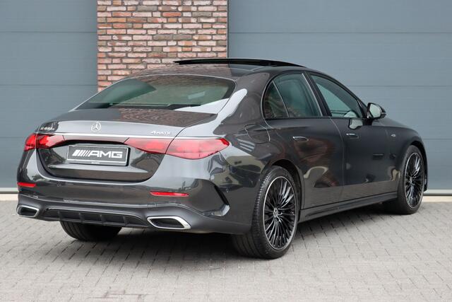 Mercedes-Benz E-KLASSE 400 e 4MATIC AMG Line | Hyperscreen | Luchtvering | Achterasbesturing | Distronic+ | HUD | Massage | Burmester | Nappa Leder | Trekhaak | Vlakkenverwarming | Stoelventilatie | Soft-Close |