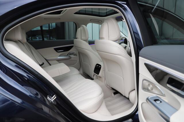 Mercedes-Benz E-KLASSE 300e Exclusive Line | 313PK | Luchtvering | Achterasbesturing | Massage | Head-up | Burmester 4D | Keyless-go | Distronic+ | 2023.