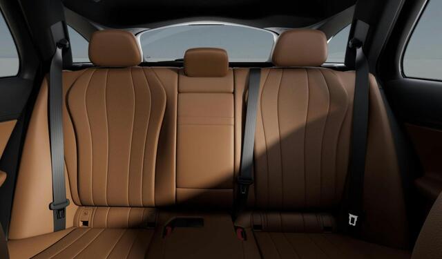 Mercedes-Benz E-KLASSE 300 e AMG Line Premium Pack - Trekhaak - Night Pack - Cruisecontrol met Afstandsregeling - Burmester - Verwarmde/geklimatiseerde stoelen voor - Memory Pakket - Winter pakket -