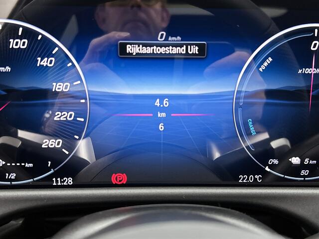 Mercedes-Benz E-KLASSE 300 e Business Solution AMG | Comfortpakket Plus | Parkeerpakket met 360°-camera | Nightpakket | Winterpakket | Trekhaak | GUARD 360° | Panoramaschuifdak | Warmtewerend, donkergetint glas | Middenconsole in zwart essenhout | 19-inch vijfspaaks AMG velgen 
