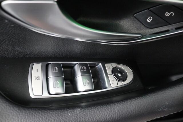 Mercedes-Benz E-KLASSE 200 Business Solution (SFEERVERLICHTING, CAMERA, STOELVERWARMING, LED, DEALER ONDERHOUDEN